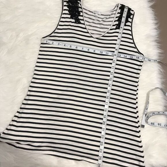 Tart Black White‎ Striped Knit Tank Top Size large embellished lace - Picture 3 of 10